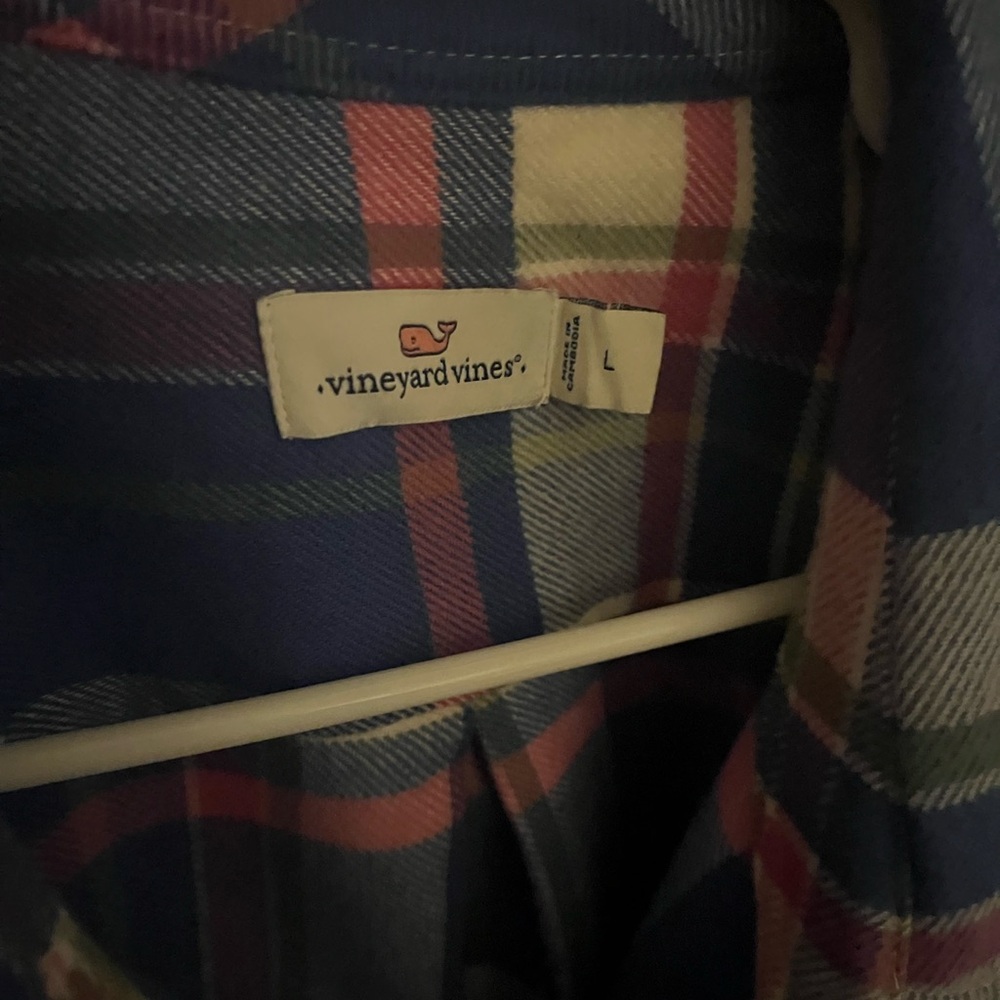 Adorable Vineyard Vines flannel shaket in size large. EUC.